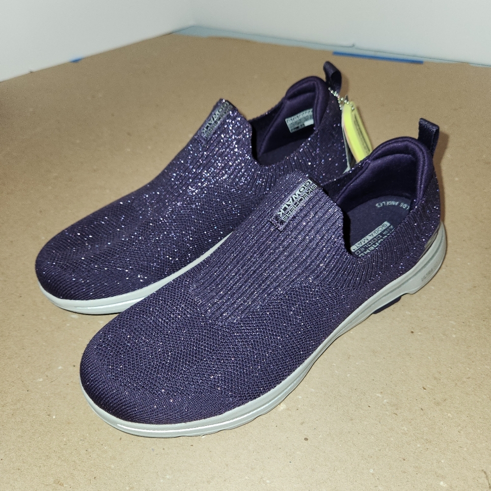 Skechers go walk women's size 9.5 Slip on Shoes NEW